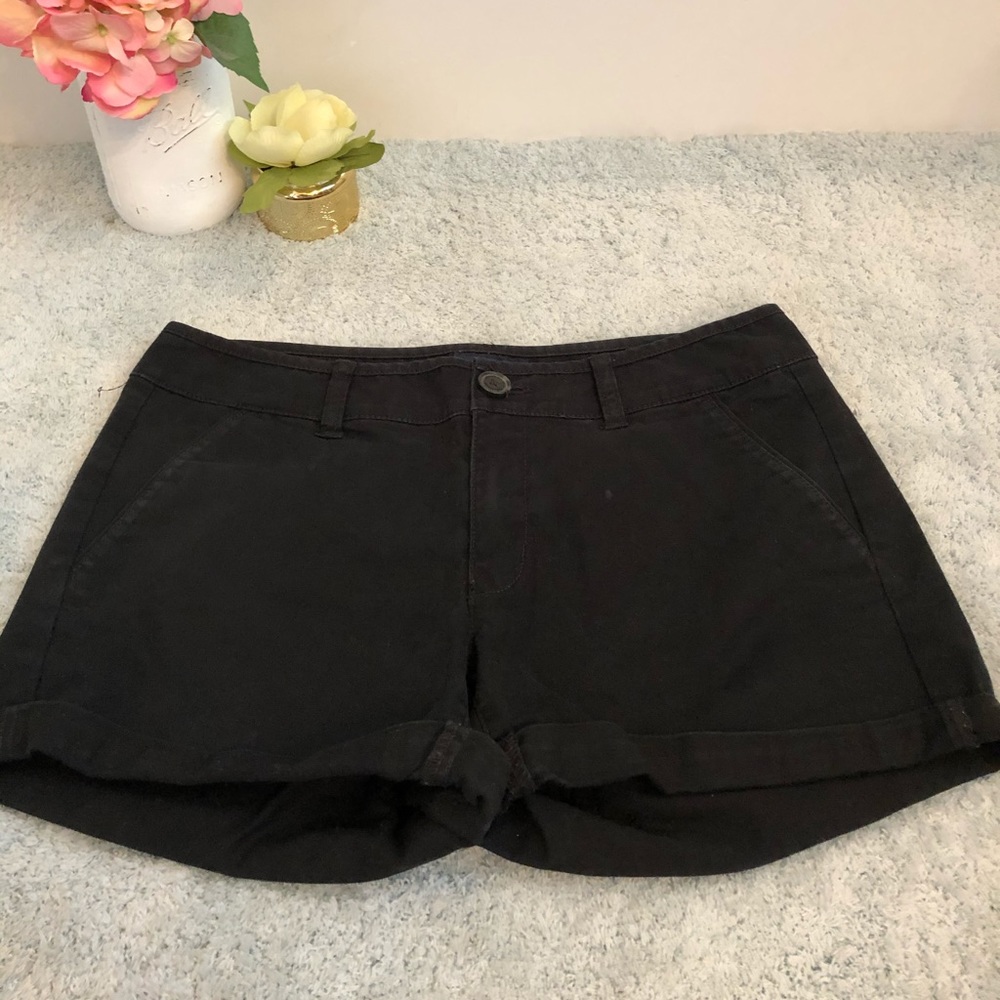 Black American Eagle khaki shorts